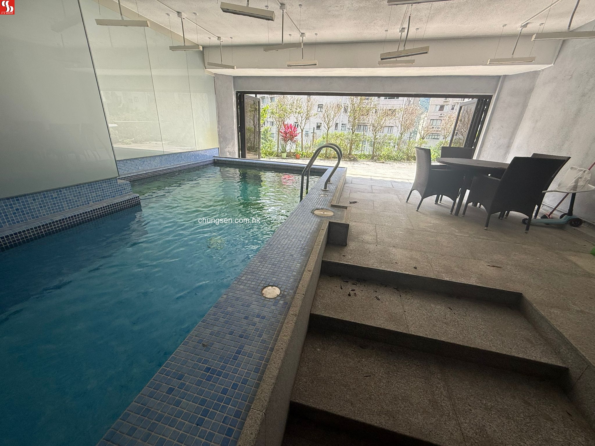 香港淺水灣麗景道3號淺水灣花園9號屋連花園及17號、18號車位。 (銀主命)