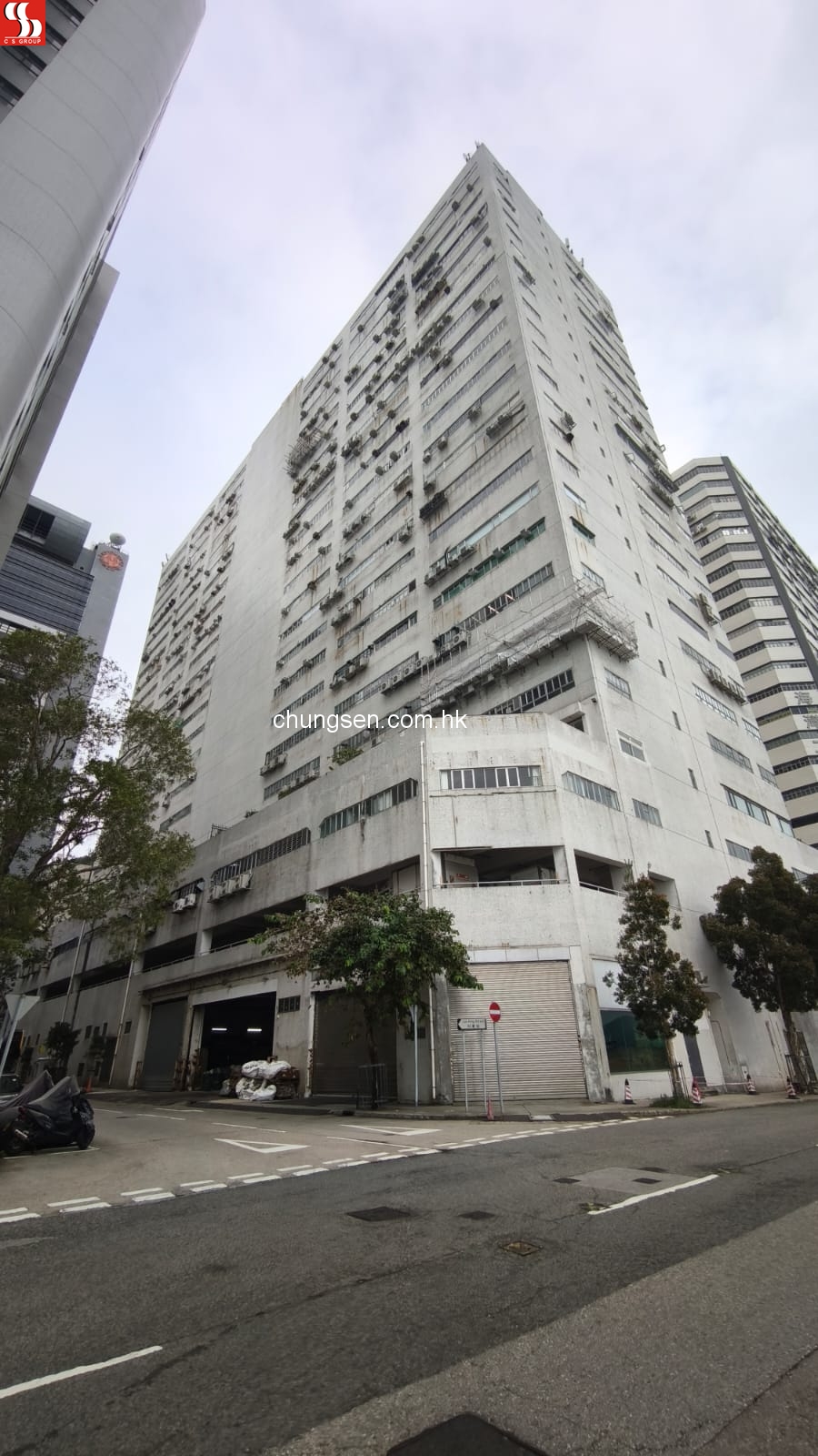 鴨脷洲利興街10號港灣工貿中心13字樓12號單位。(租期至9-10-2026 租金$14500)
