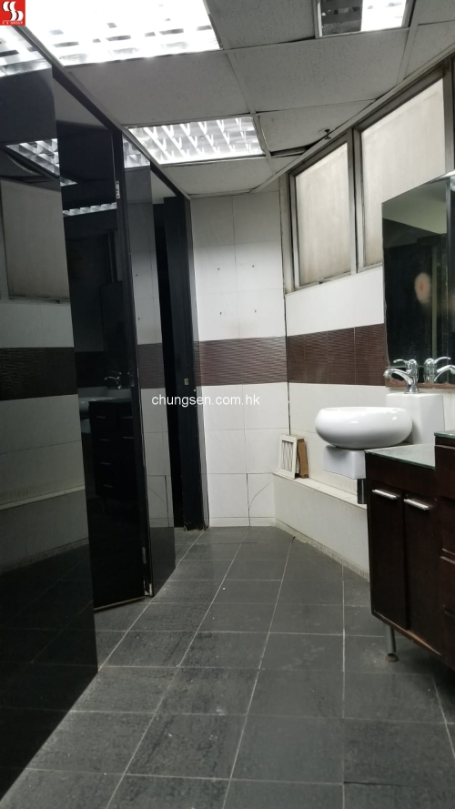 WORKSHOP 8 ON 5TH FLOOR (EACH WORKSHOP INCLUDING LAVATORY) STERLING CENTRE NO.11 CHEUNG YUE STREET KOWLOON