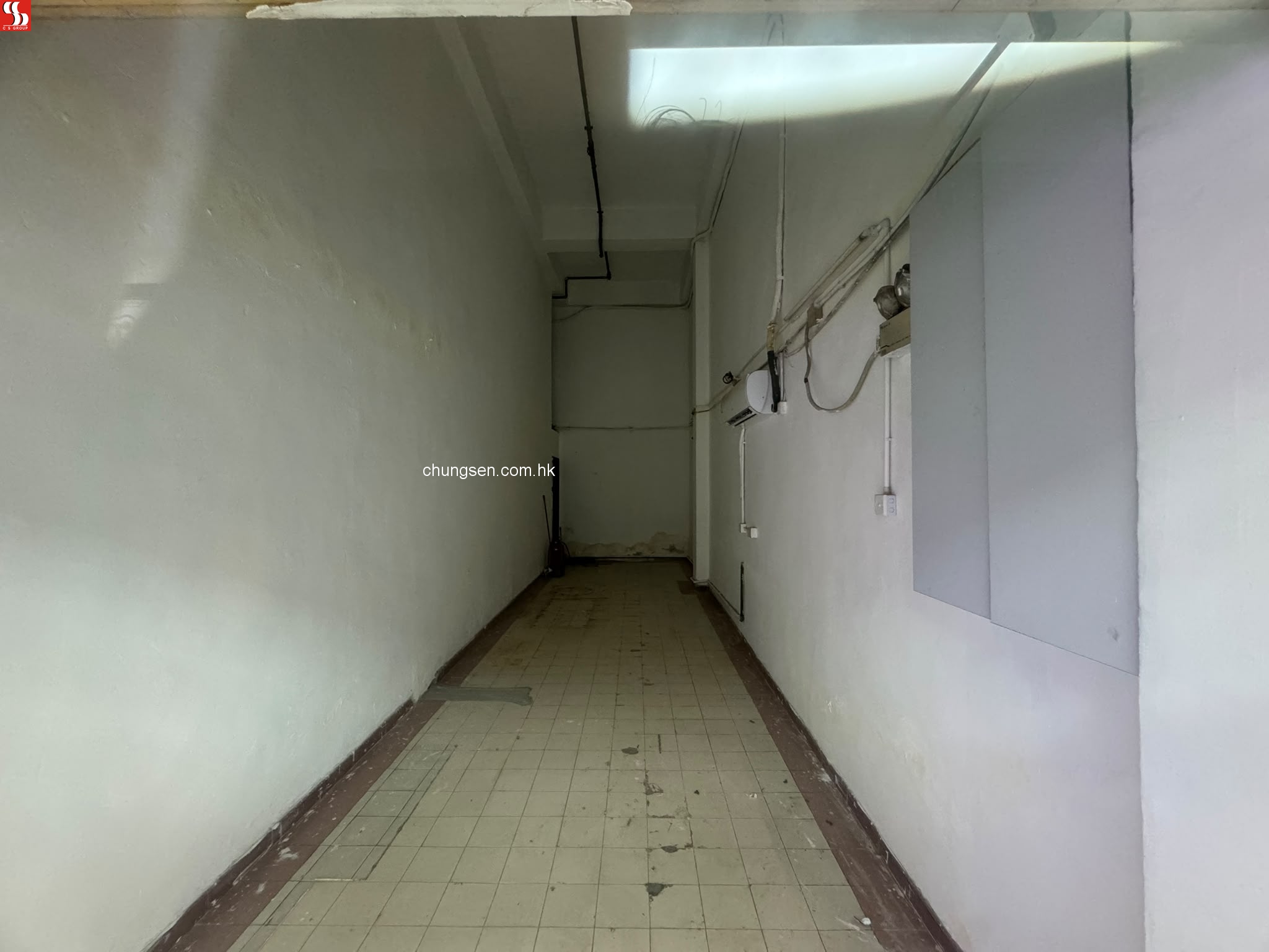 香港卑路乍街35A號翡翠閣地下30號舖。