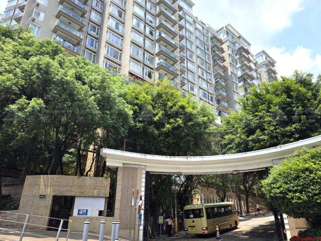 九龍九龍塘畢架山道1號畢架山一號C4層電單車車位M2, M3及M4號 (共3個車位) )Motor Cycle Parking Space Nos. M2, M3 & M4 on Car Park C4, One Beacon Hill, No. 1 Beacon Hill Road, Kowloon Tong, Kln.