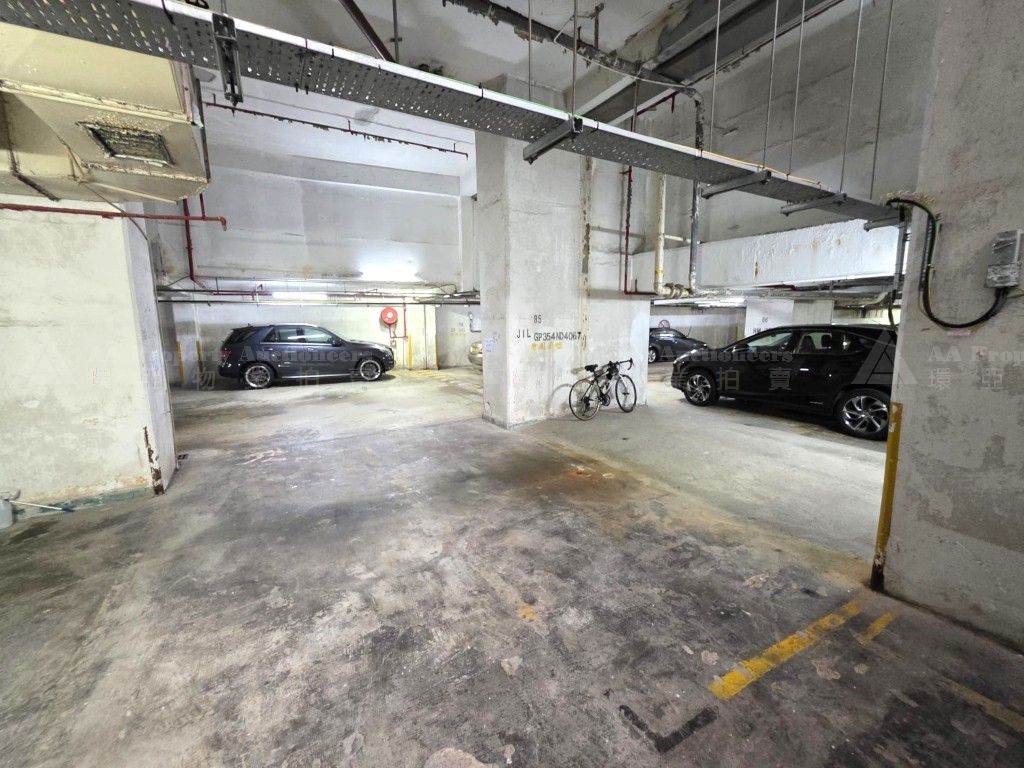 香港北角和富道21-53號和富中心地下85及157號車位 )Car Park Space Nos. 85 and 157 on G/F, Provident Centre, Nos. 21-53 Wharf Road, North Point, HK