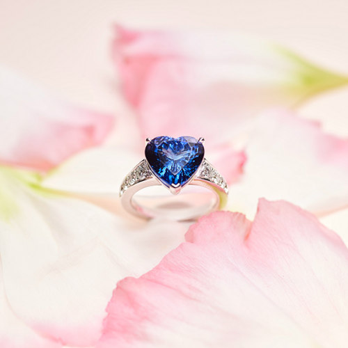 The Magic of Light and Shadow in Jewelry Photography