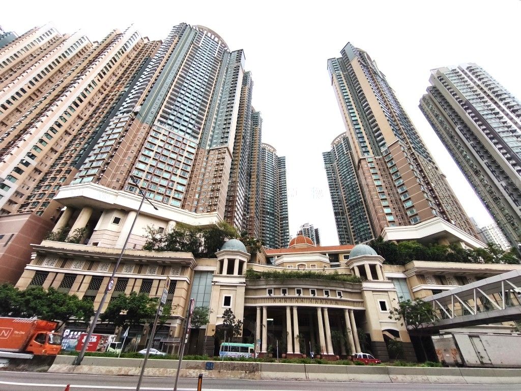 九龍荔枝角荔枝角道863號泓景臺2座20字樓E室 Flat E, 20/F, Tower 2, Banyan Garden, No. 863 Lai Chi Kok Road, Cheung Sha Wan, Kln.