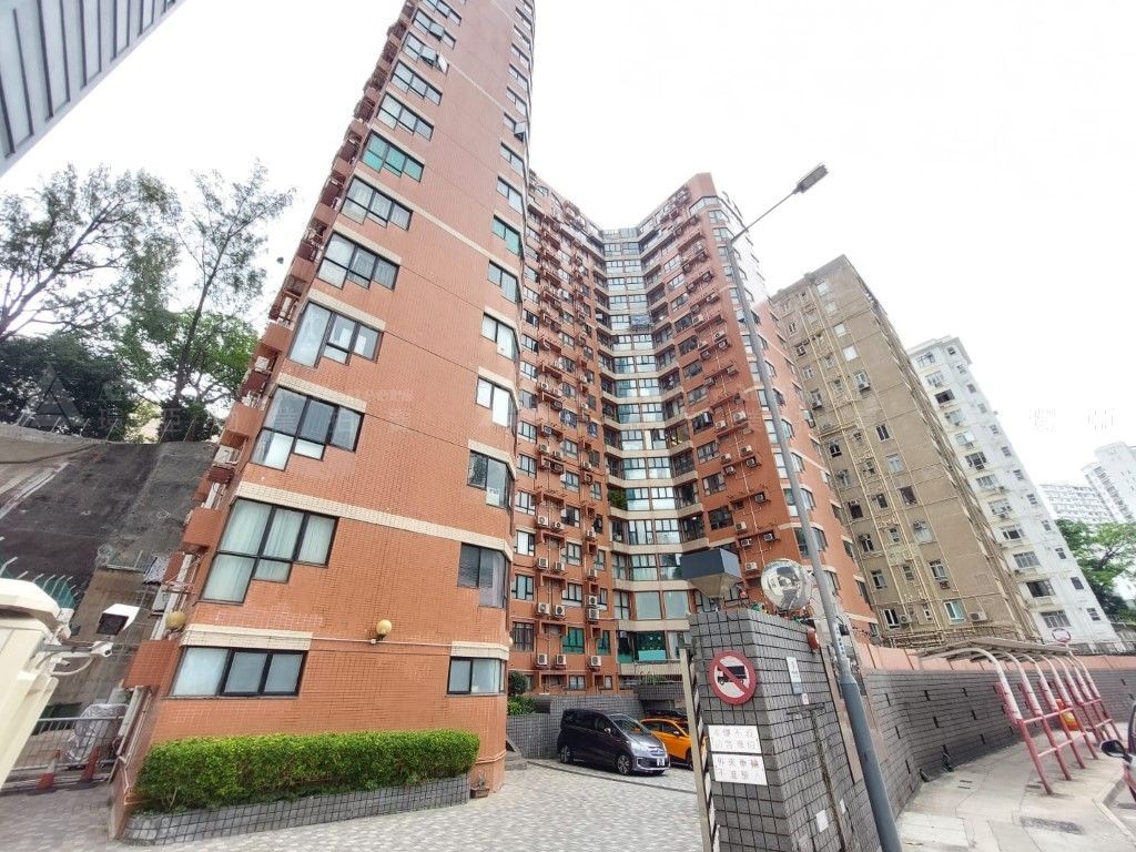 九龍何文田窩打老道94-96號麗豪閣13字樓C室連地下2號車位 Flat C, 13/F and Car Parking Space No. 2 on G/F, Regal Court, Nos. 94-96 Waterloo Road, Ho Man Tin, Kln.