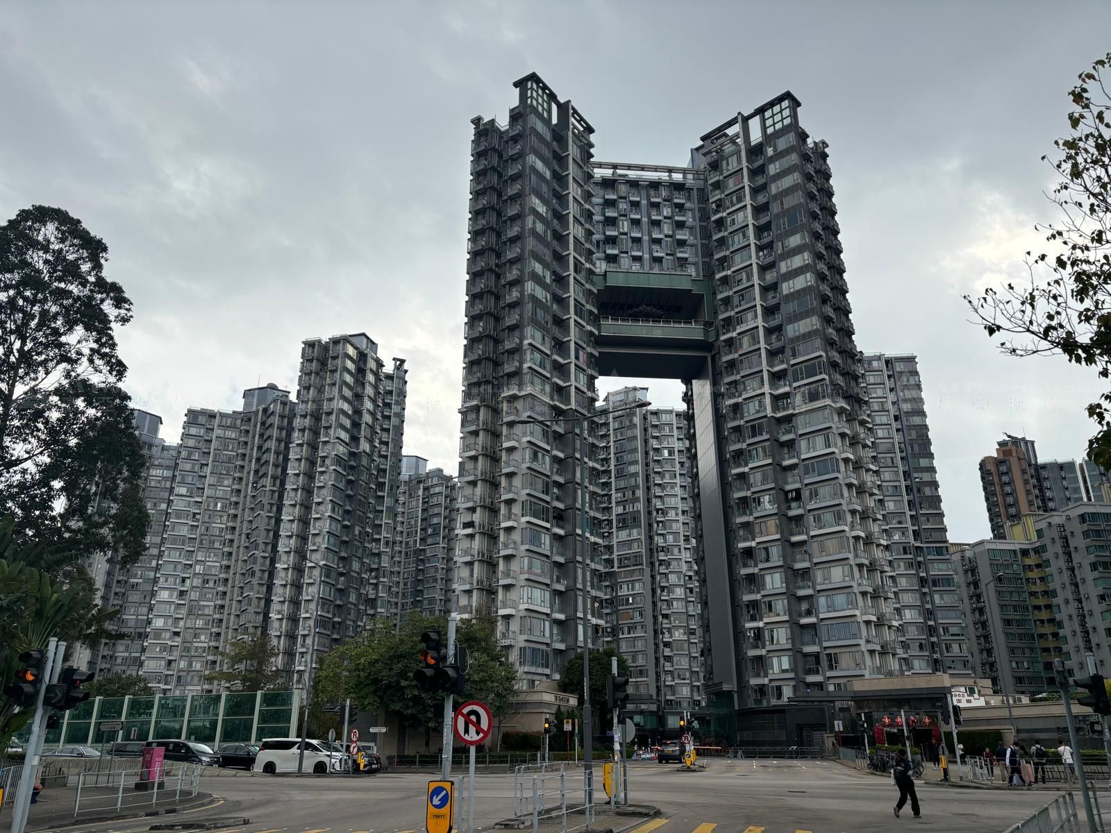 新界元朗十八鄉路11號尚悅8座28字樓C室連B1層停車位B92號 Flat C on 28/F, Tower 8 and Residential Parking Space No. B92 on B1/F, The Reach, No. 11 Shap Pat Heung Road, Yuen Long, NT