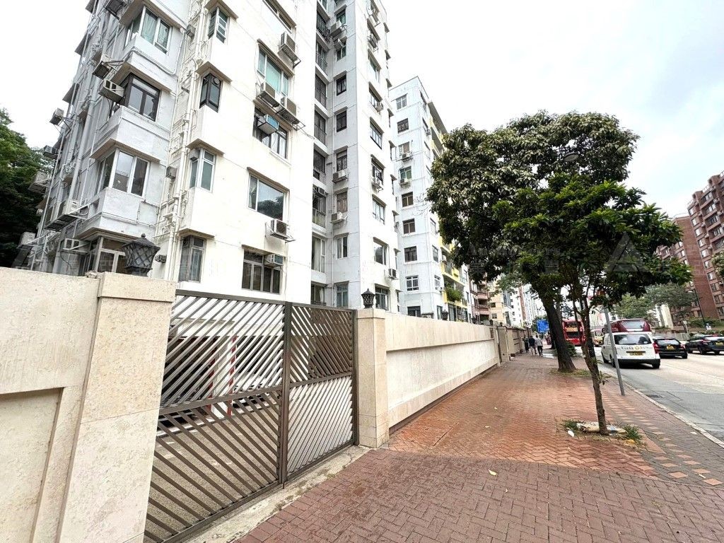九龍何文田太子道西291號國城大廈1字樓B室及地下11號車位 Flat B on 1/F and Car Port No. 11 on G/F, Kaisers Mansion, No. 291 Prince Edward Road West, Ho Man Tin, Kln.