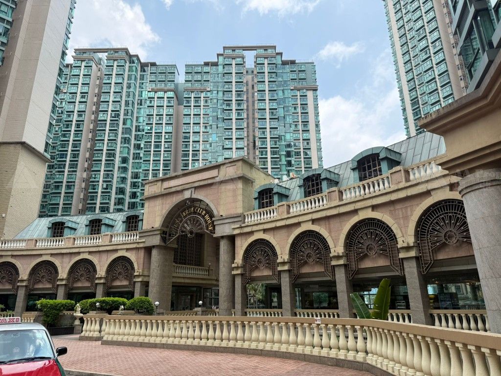 九龍紅磡海逸道8號海逸豪園IIA期B1層4號車位 Residential Car Parking Space No. 4 at Level B1/F in the Garage Villa Verde (Phase IIA) Laguna Verde, No. 8 Laguna Verde Avenue, Hung Hom, Kln.
