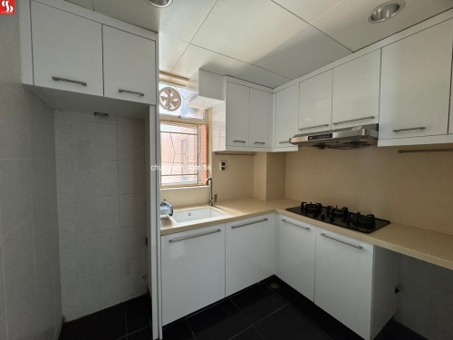 UNIT D ON 47TH FLOOR OF TOWER 9 ISLAND RESORT NO.28 SIU SAI WAN ROAD HONG KONG