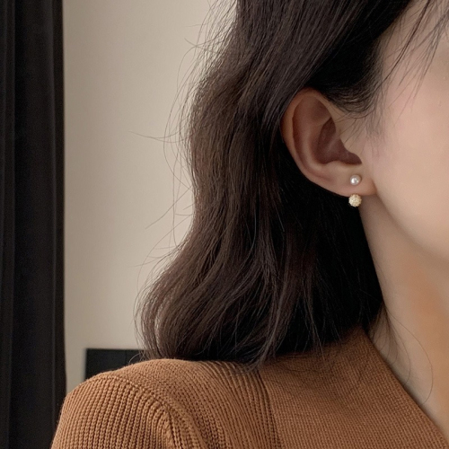 Fashion Accessories - Explore the Different Types of Earrings