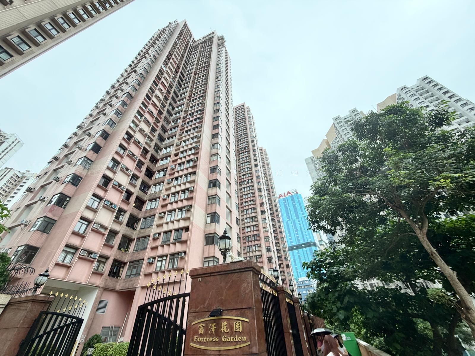 香港炮台山炮台山道32號富澤花園富達閣24字樓F室 Flat F, 24/F, Fu Dat Court, Fortress Garden, 32 Fortress Hill Road, HK