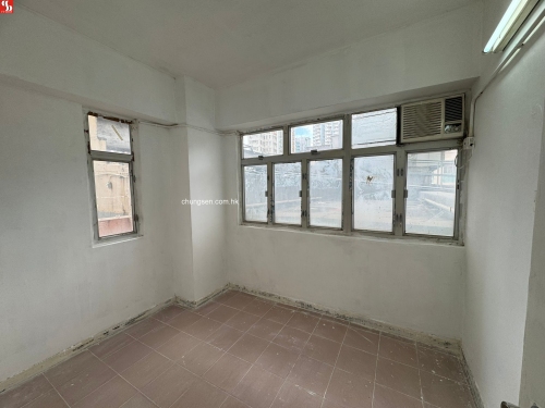 九龍慈雲山毓華里57號萬年戲院大廈4字樓H單位連平台。