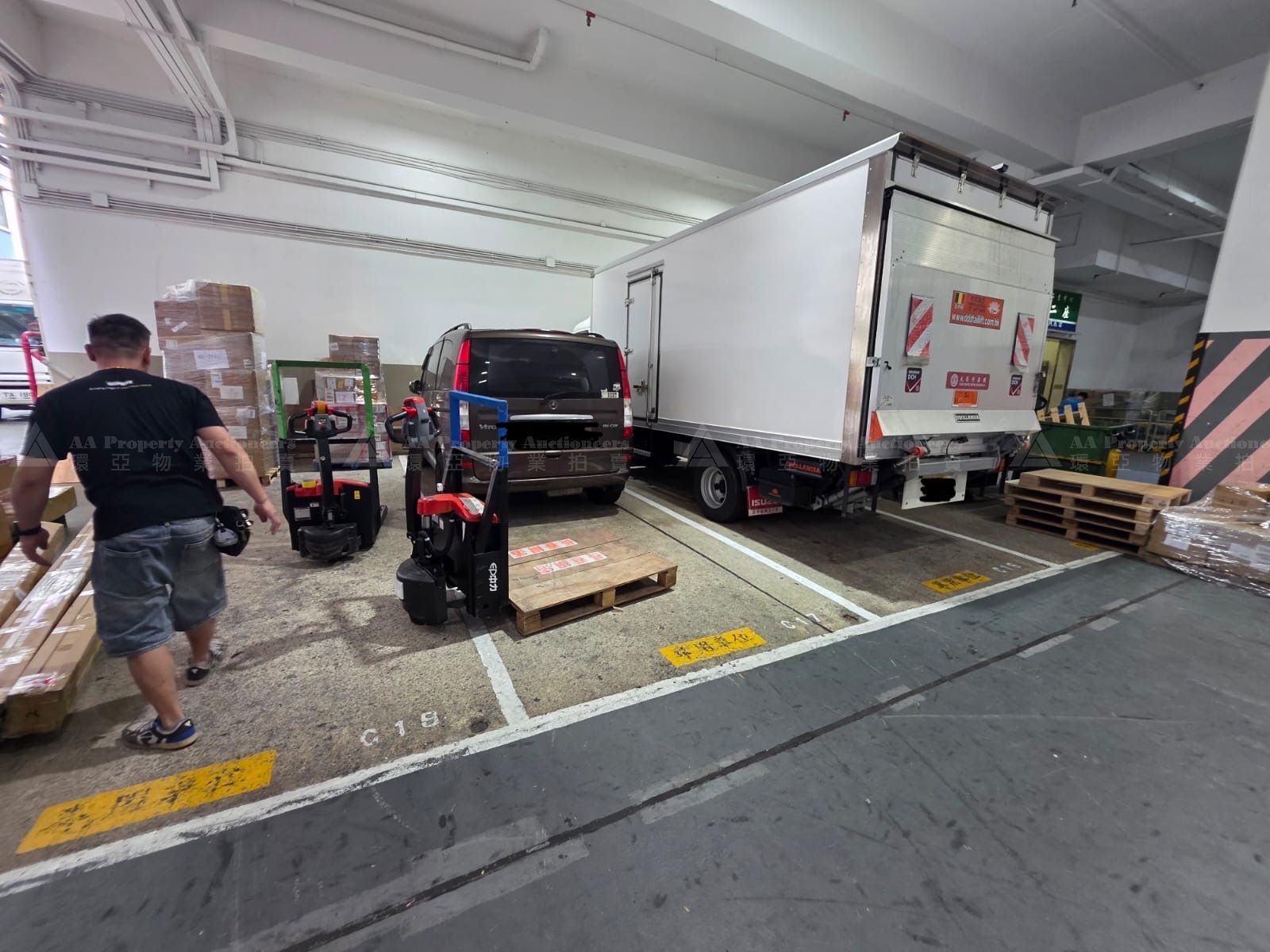 新界葵涌大連排道162-170號金龍工業中心2座地下停車位C17號 Car Parking Space No. C17 on G/F of Block 2, Golden Dragon Industrial Centre, Nos.162-170 Tai Lin Pai Road, Kwai Chung, NT