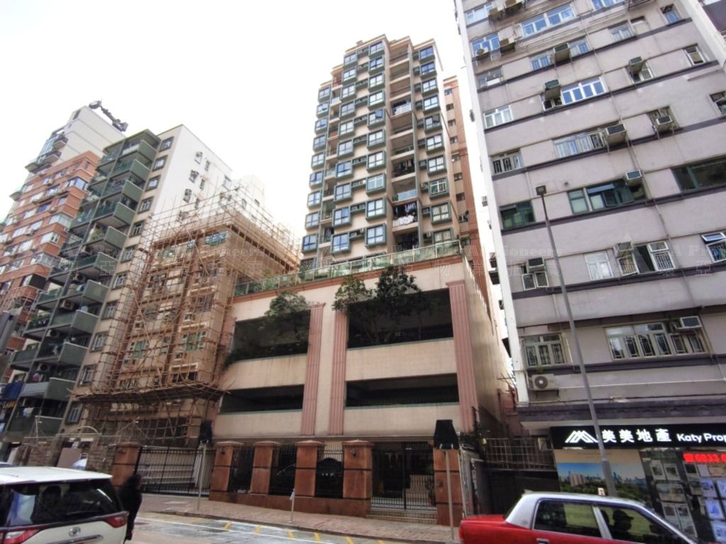 九龍何文田街1號名人花園1字樓停車位13號 Car Parking Space No.13 on 1/F, Celebrity Garden, No. 1 Ho Man Tin Street, Kln.