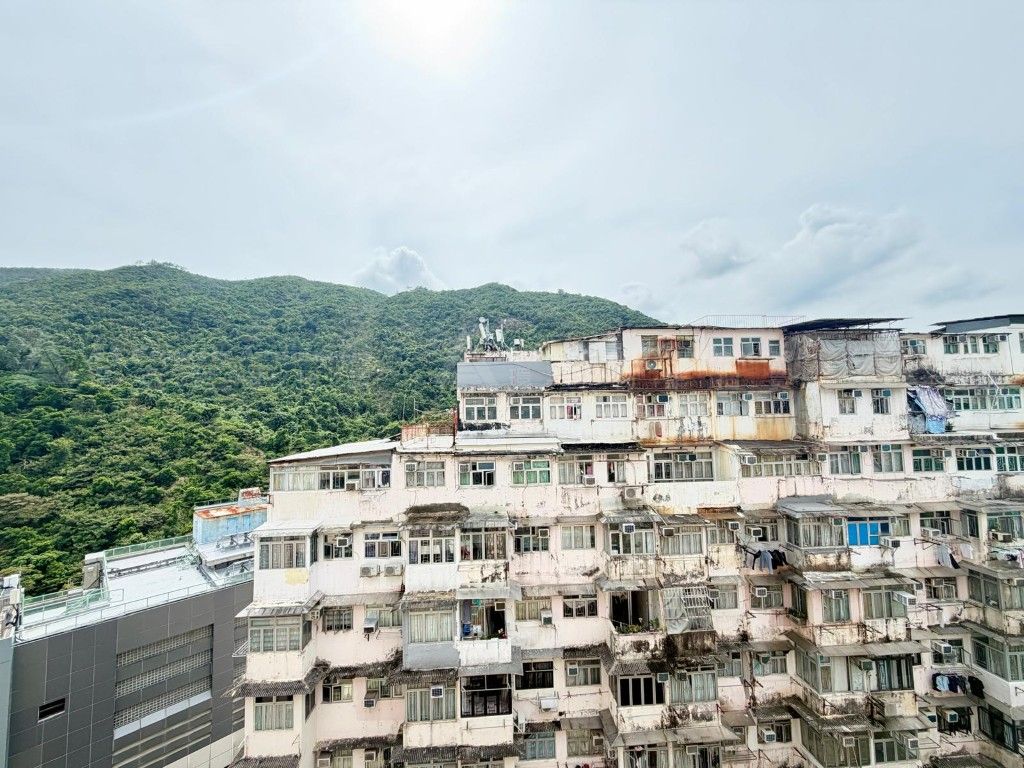 香港鰂魚涌英皇道1046號益昌大廈18字樓A8室連天台A8 Flat A8 on 18/F & Roof No. A8, Yick Cheong Building, No. 1046 Kings Road, Quarry Bay, HK