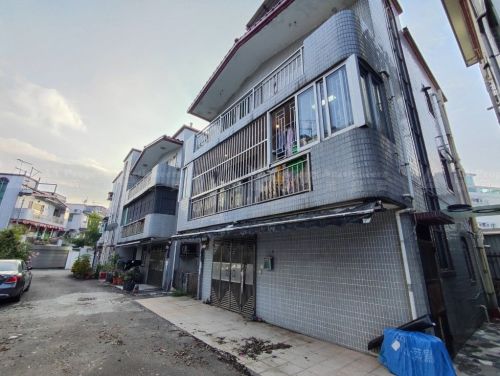 新界元朗下輋村128號2字樓及天台 2/F and Roof, 128 Ha Che, SS.2 of S.A-C of Lot No.701 in DD111, Yuen Long, NT