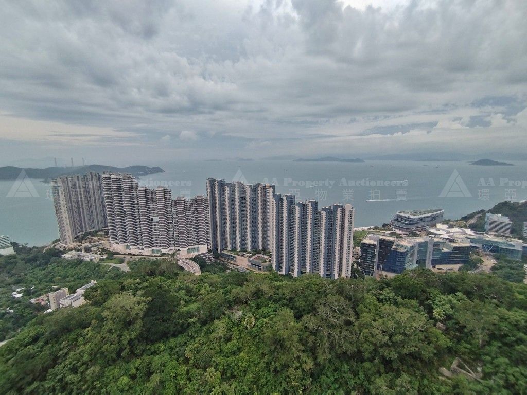 香港薄扶林薄扶林道180號薄扶林花園1座28字樓F室連天台及地下低層第4層停車位68號 Flat F (including the Roof thereof) on 28/F, Block 1 and Car Parking Space No. 68 on LG/F Carpark 4, Pokfulam Gardens,180 Pok Fu Lam Road, HK